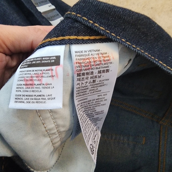 Levi's Wedgie Fit Jeans - Picture 2 of 4